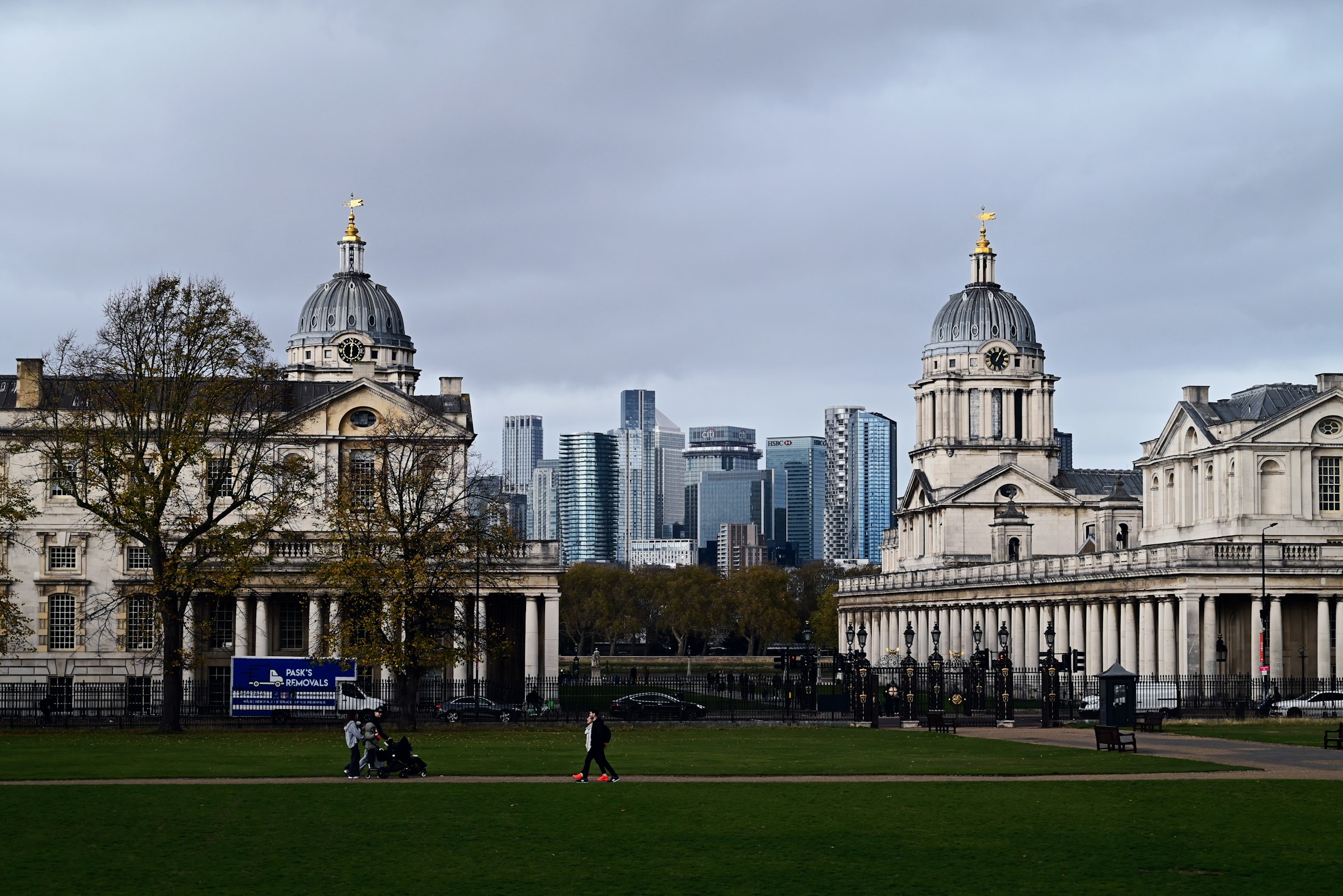 Greenwich, with Canary Wharf behind it. The race starts on the high ground above here at 40 m and is past those towers by 23.0 km. Photograph: Ace Lucas, Unsplash.