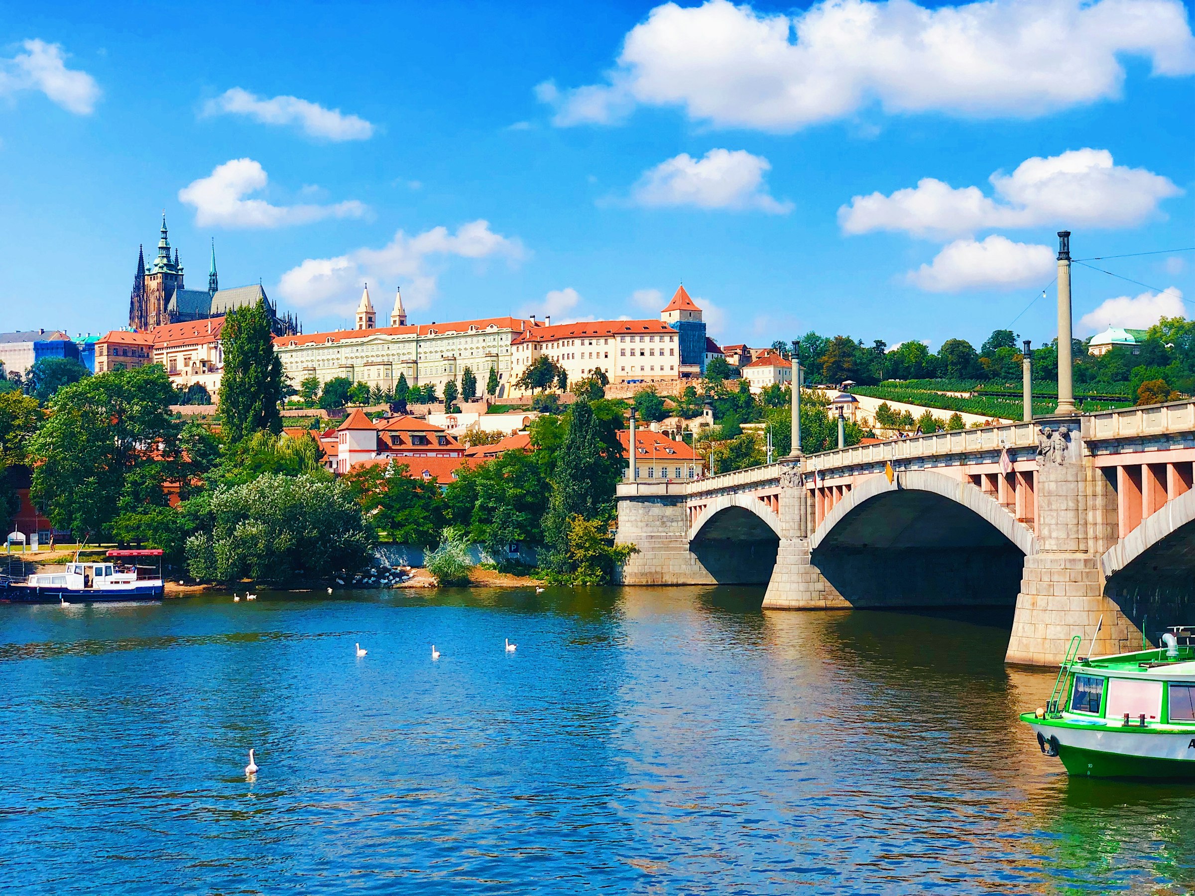 The Mánes Bridge, with the castle above it. The course crosses at about 3.3 km and again at 32.7 km. Photograph: Léa, Unsplash.